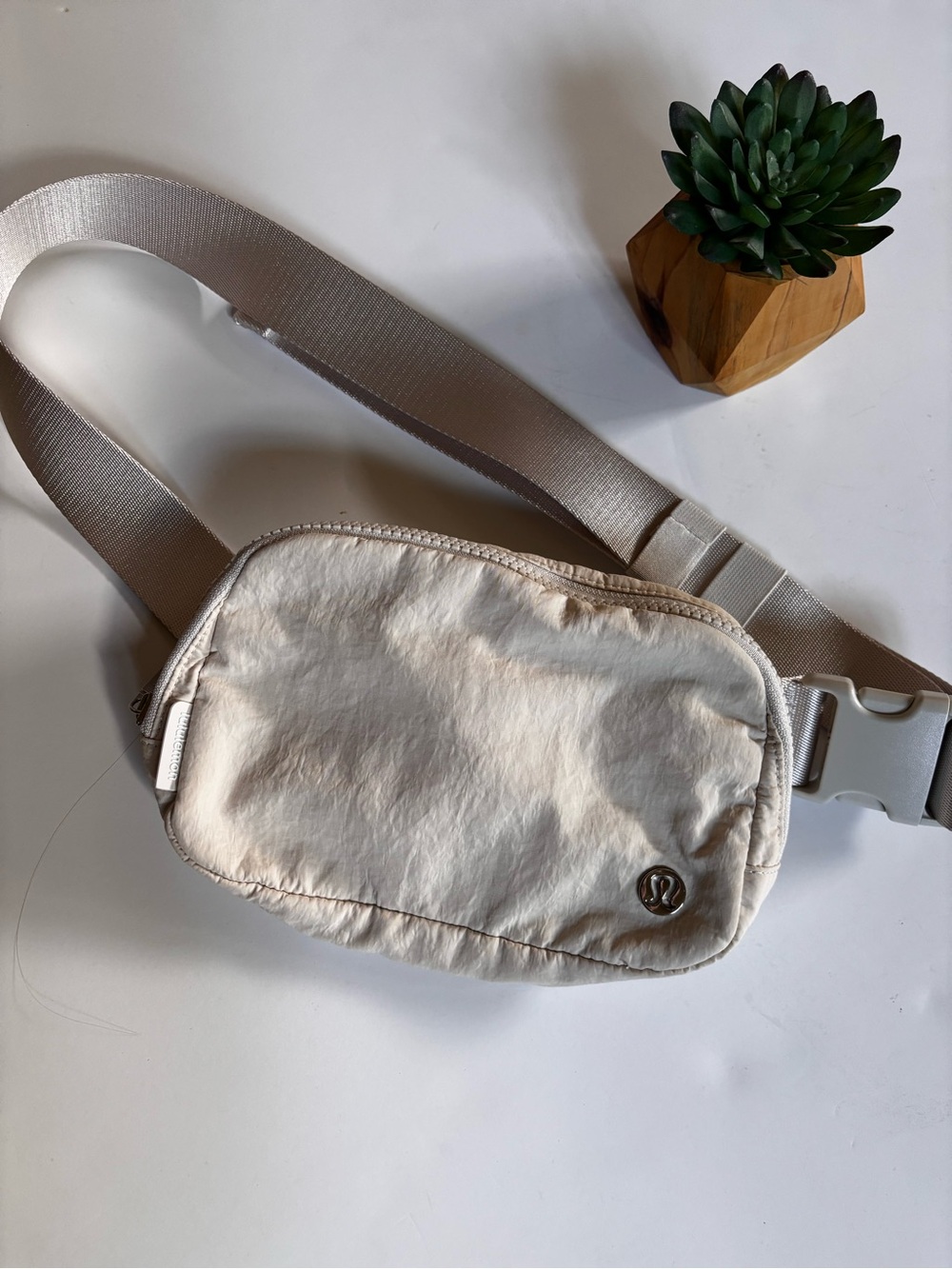 Lululemon Everywhere Belt Bag 1L Light Ivory/silver